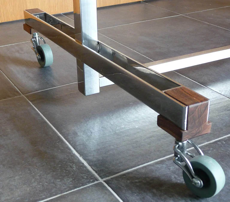 perchero en acero inoxidable madera mueble deseño