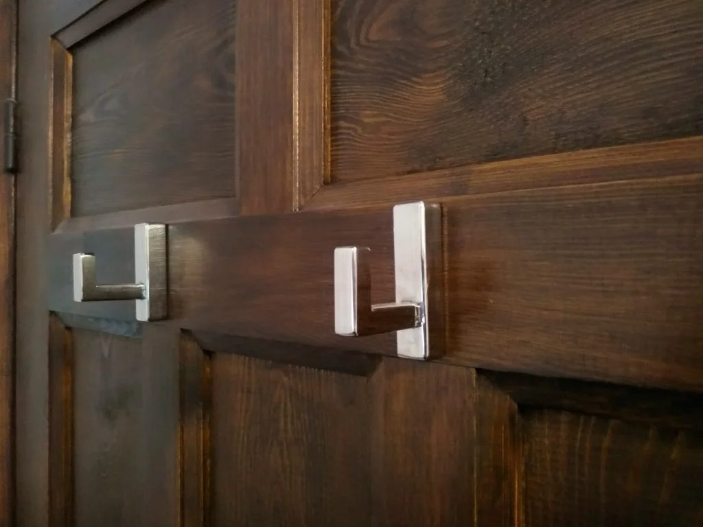 Gancho acero inoxidable pulir diseño industrial taller acero y madera tam valladolid